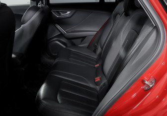 Подержанный автомобиль Audi Q2 2021 года (10 фото)