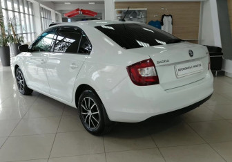 Подержанный автомобиль Skoda Rapid Liftback 2019 года (7 фото)