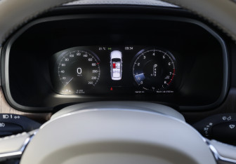 Подержанный автомобиль Volvo S90 2021 года (13 фото)