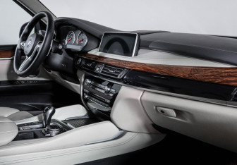 Подержанный автомобиль BMW X5 M 2015 года (9 фото)