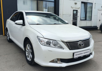Подержанный автомобиль Toyota Camry Sedan 2014 года (3 фото)