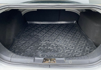 Подержанный автомобиль Ford Focus Sedan 2008 года (13 фото)