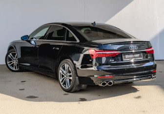 Подержанный автомобиль Audi A6 Sedan 2021 года (7 фото)