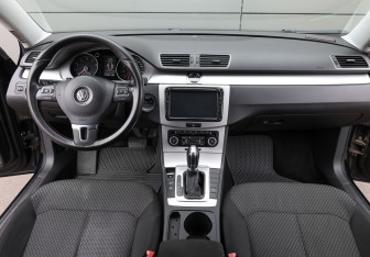 Подержанный автомобиль Volkswagen Passat Sedan 2011 года (14 фото)