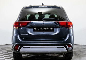 Подержанный автомобиль Mitsubishi Outlander 2020 года (4 фото)