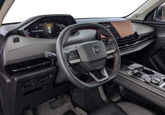 Подержанный автомобиль Changan UNI-S 2024 года (15 фото)