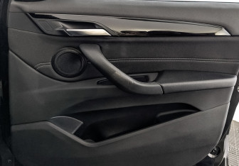 Подержанный автомобиль BMW X1 2018 года (25 фото)