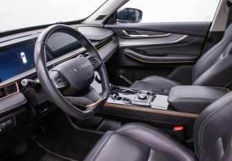 Подержанный автомобиль Exeed LX 2022 года (10 фото)