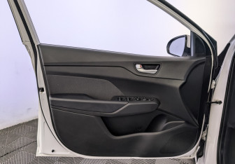 Подержанный автомобиль Hyundai Solaris Sedan 2021 года (19 фото)