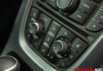 Подержанный автомобиль Opel Astra Hatchback 2014 года (12 фото)