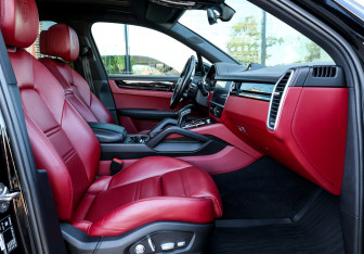 Подержанный автомобиль Porsche Cayenne 2020 года (12 фото)