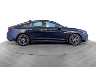 Подержанный автомобиль Kia K5 2021 года (4 фото)