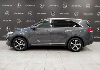 Подержанный автомобиль Kia Sorento 2016 года (8 фото)