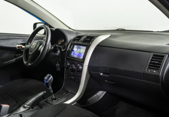 Подержанный автомобиль Toyota Corolla Sedan 2008 года (12 фото)