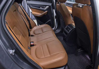 Подержанный автомобиль Jaguar F-Pace 2021 года (12 фото)