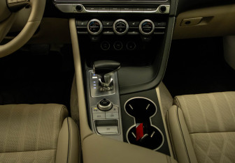 Подержанный автомобиль Genesis G70 2021 года (9 фото)