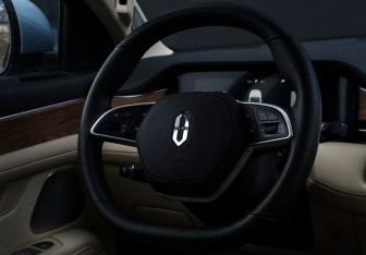 Подержанный автомобиль AITO M7 2023 года (16 фото)