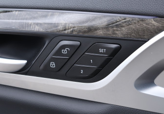 Подержанный автомобиль BMW X3 2020 года (15 фото)