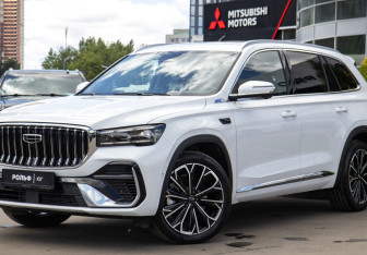 Подержанный автомобиль Geely Monjaro 2025 года (27 фото)