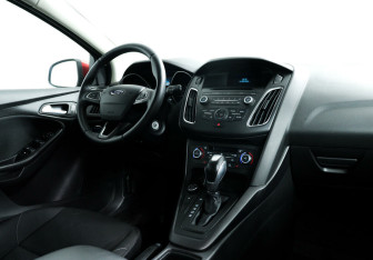 Подержанный автомобиль Ford Focus Hatchback 2018 года (8 фото)