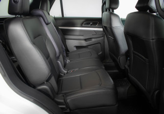 Подержанный автомобиль Ford Explorer 2018 года (10 фото)