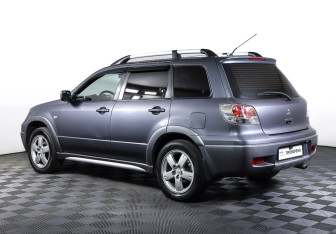 Подержанный автомобиль Mitsubishi Outlander 2005 года (7 фото)
