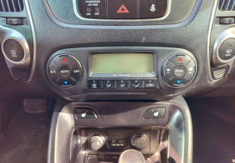 Подержанный автомобиль Hyundai ix35 2012 года (17 фото)