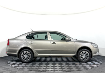 Подержанный автомобиль Skoda Octavia Liftback 2011 года (4 фото)