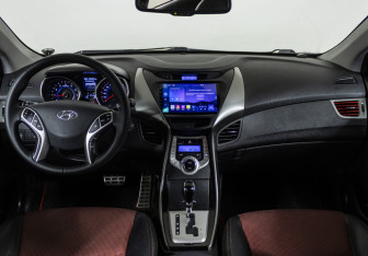 Подержанный автомобиль Hyundai Elantra Sedan 2011 года (13 фото)