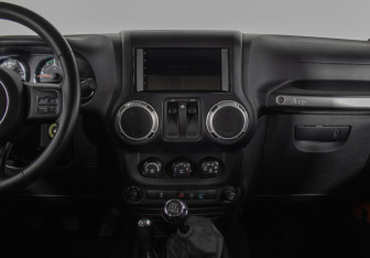 Подержанный автомобиль Jeep Wrangler 2012 года (14 фото)