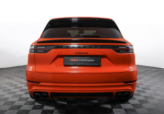 Подержанный автомобиль Porsche Cayenne 2020 года (6 фото)