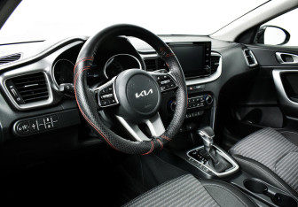 Подержанный автомобиль Kia Ceed Wagon 2021 года (10 фото)