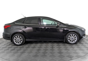 Подержанный автомобиль Ford Focus Sedan 2019 года (4 фото)