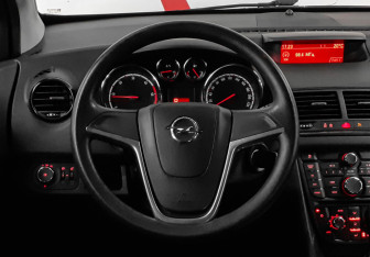 Подержанный автомобиль Opel Meriva 2012 года (11 фото)