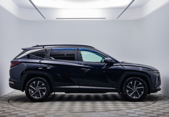 Подержанный автомобиль Hyundai Tucson 2022 года (6 фото)