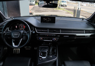 Подержанный автомобиль Audi Q7 2019 года (9 фото)