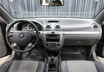Подержанный автомобиль Chevrolet Lacetti Wagon 2008 года (13 фото)
