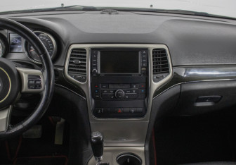 Подержанный автомобиль Jeep Grand Cherokee 2012 года (14 фото)