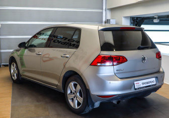 Подержанный автомобиль Volkswagen Golf Hatchback 2015 года (6 фото)