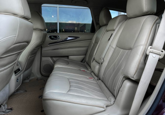 Подержанный автомобиль Infiniti JX 2013 года (10 фото)