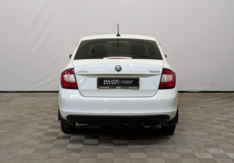 Подержанный автомобиль Skoda Rapid Liftback 2019 года (6 фото)
