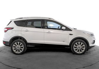 Подержанный автомобиль Ford Kuga 2019 года (4 фото)