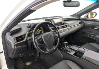 Подержанный автомобиль Lexus ES 2021 года (16 фото)