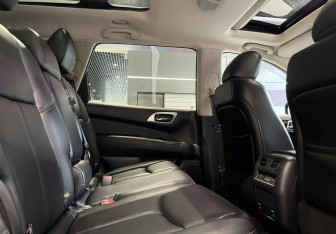 Подержанный автомобиль Nissan Pathfinder 2016 года (12 фото)