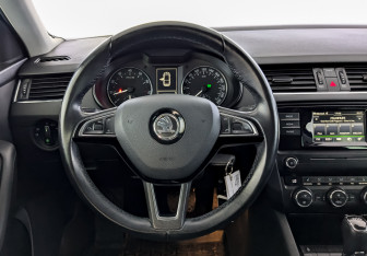 Подержанный автомобиль Skoda Octavia Liftback 2015 года (21 фото)