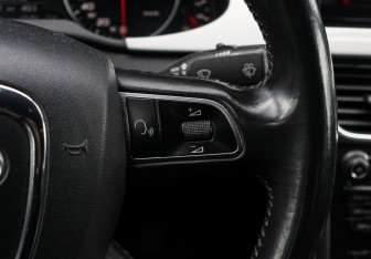 Подержанный автомобиль Audi A4 Sedan 2011 года (20 фото)