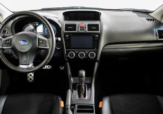 Подержанный автомобиль Subaru XV 2015 года (10 фото)