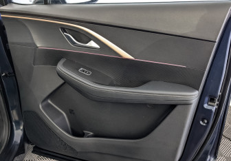 Подержанный автомобиль Omoda C5 2024 года (25 фото)