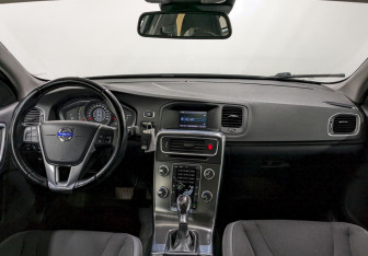 Подержанный автомобиль Volvo S60 2014 года (23 фото)