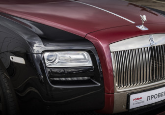 Подержанный автомобиль Rolls-Royce Ghost 2010 года (6 фото)